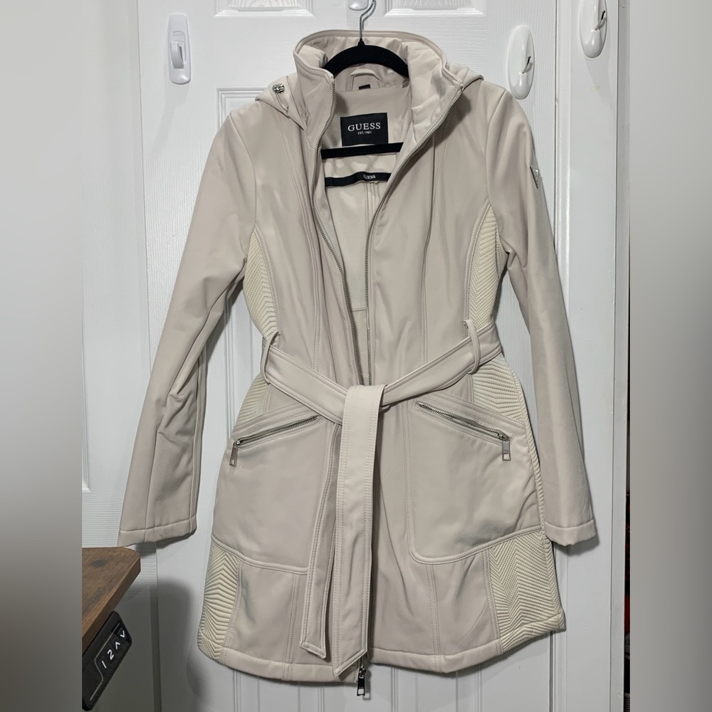 NWOT GUESS Women’s Sporty Trench Coat with Belt and Hood, cream white
